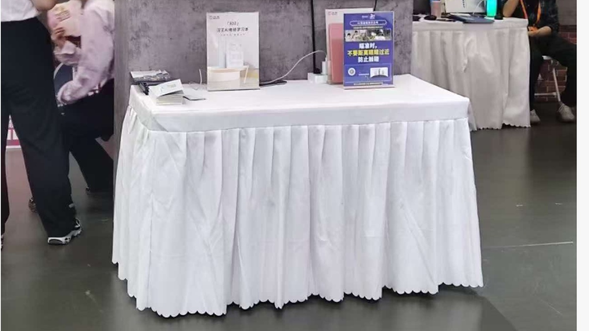 IBM长条桌租赁 展会活动桌椅 白色桌布 畅好广告